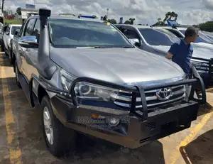 Toyota Hilux SR 4x4 2015 Silver