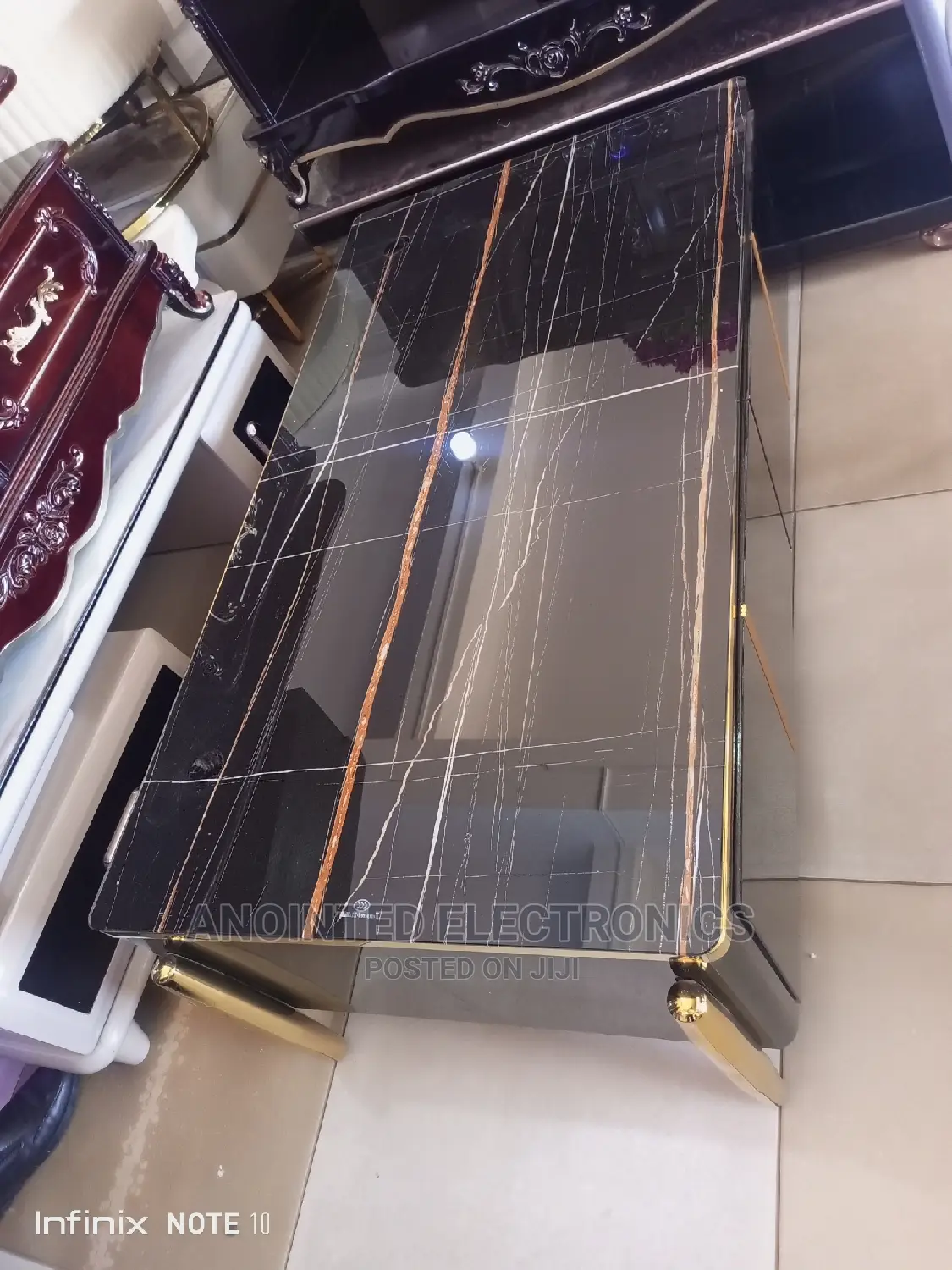 Beautiful Center Marble Glas Table