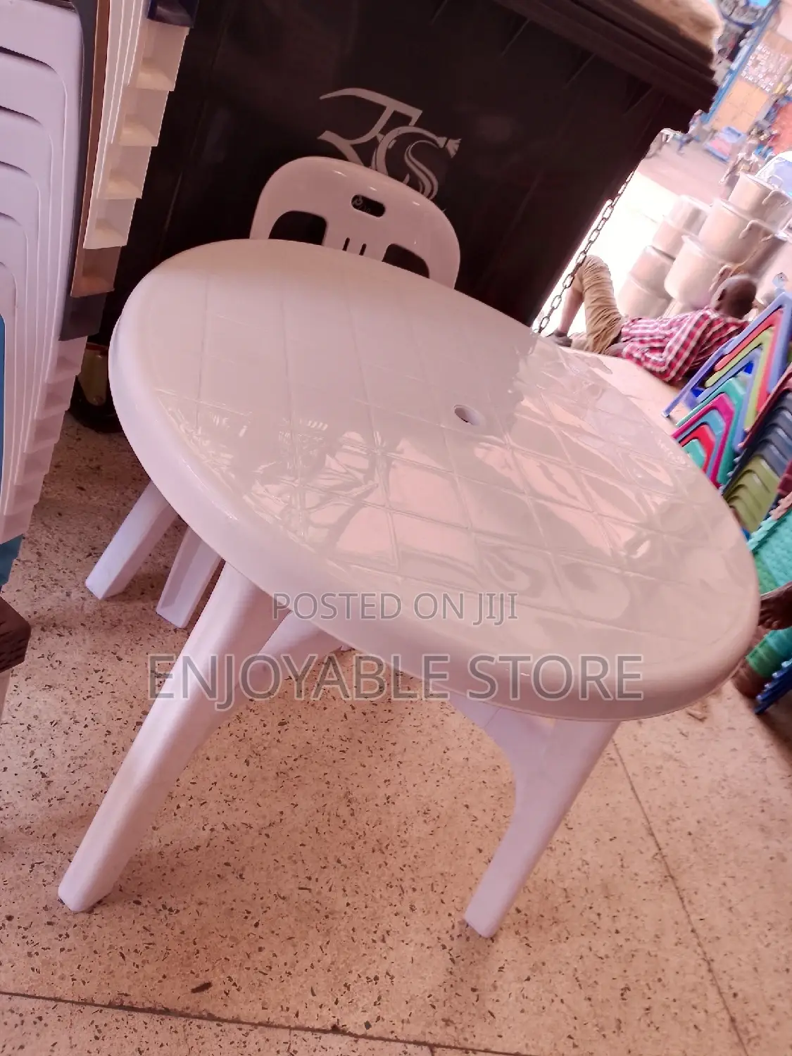 Plastic Table(Round)