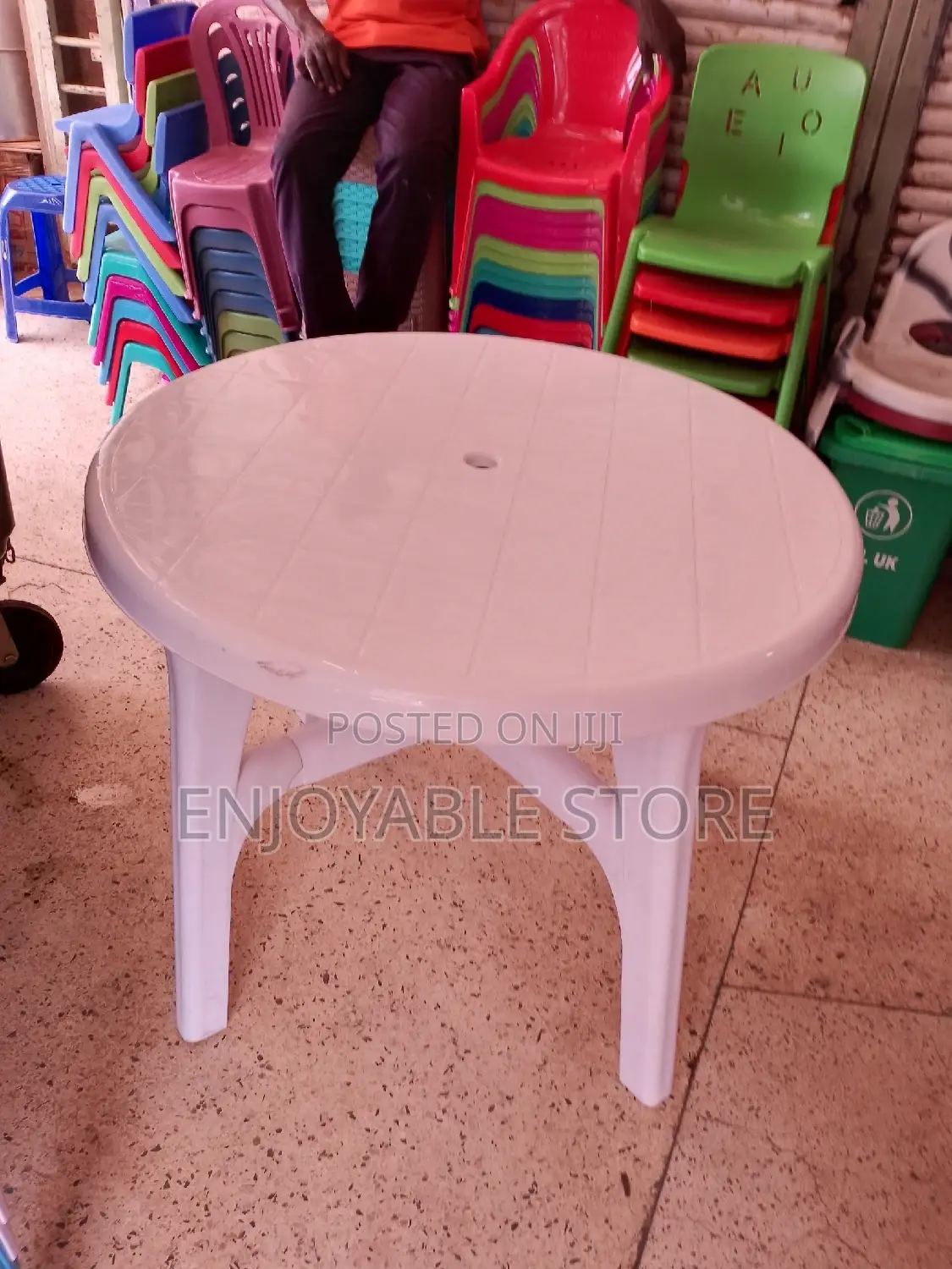 Plastic Table(Round)
