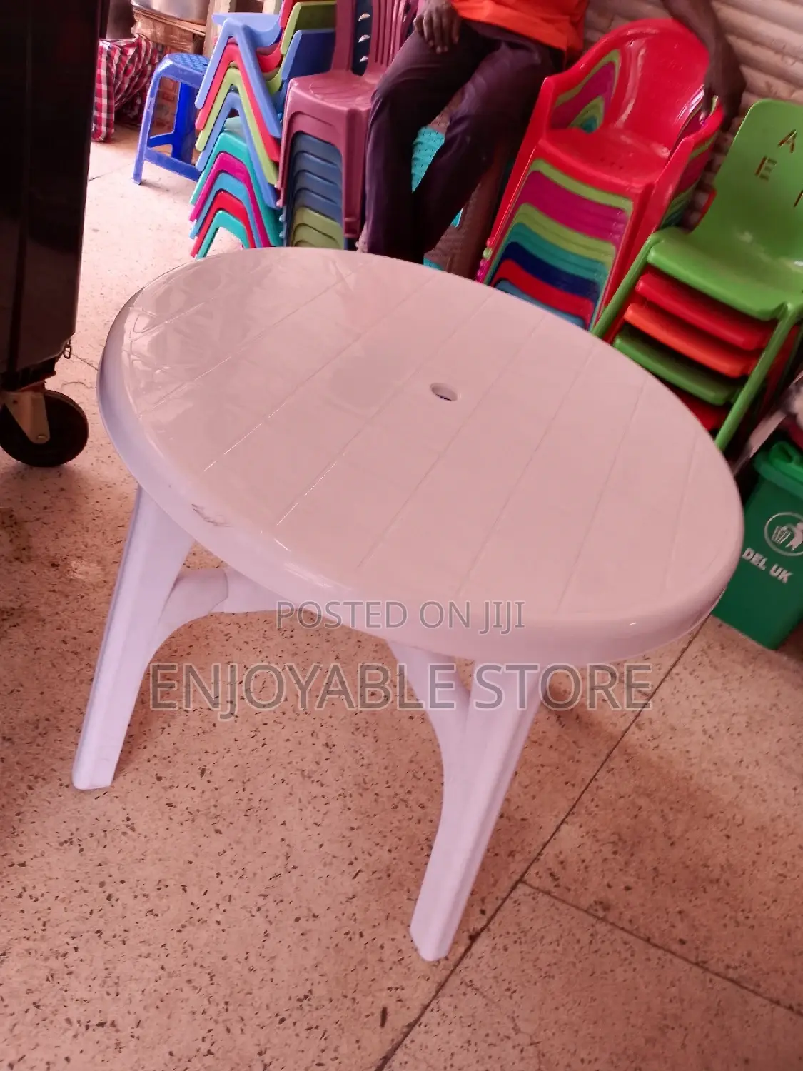 Plastic Table(Round)
