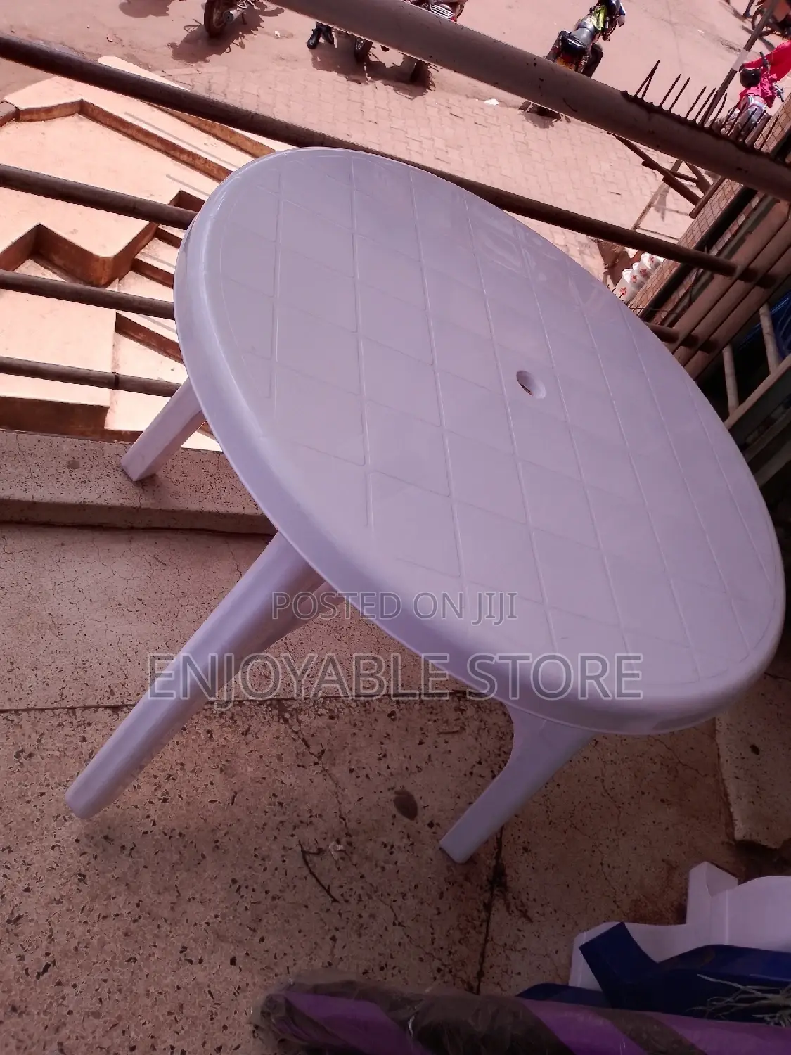 Plastic Table(Round)
