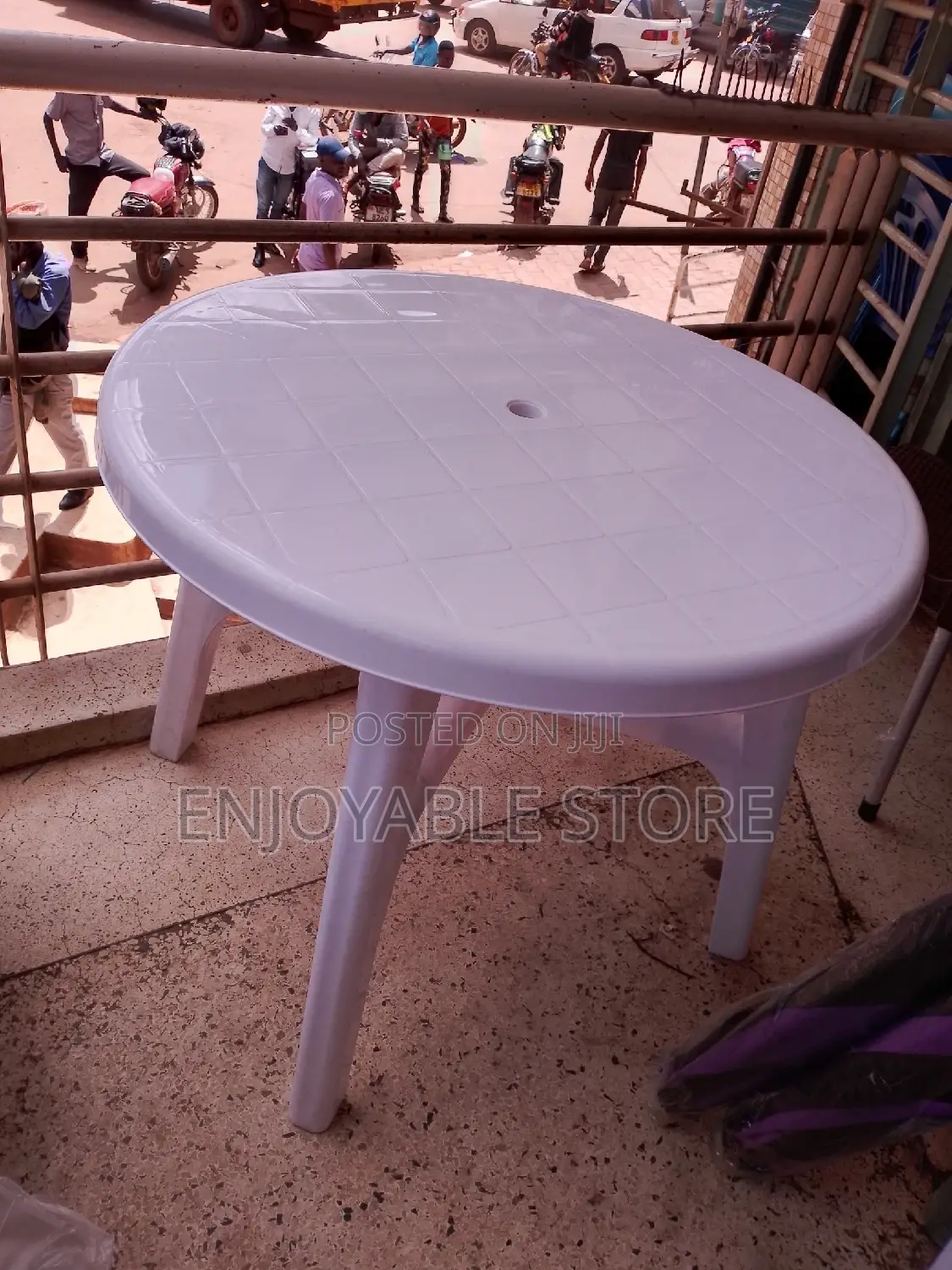 Plastic Table(Round)