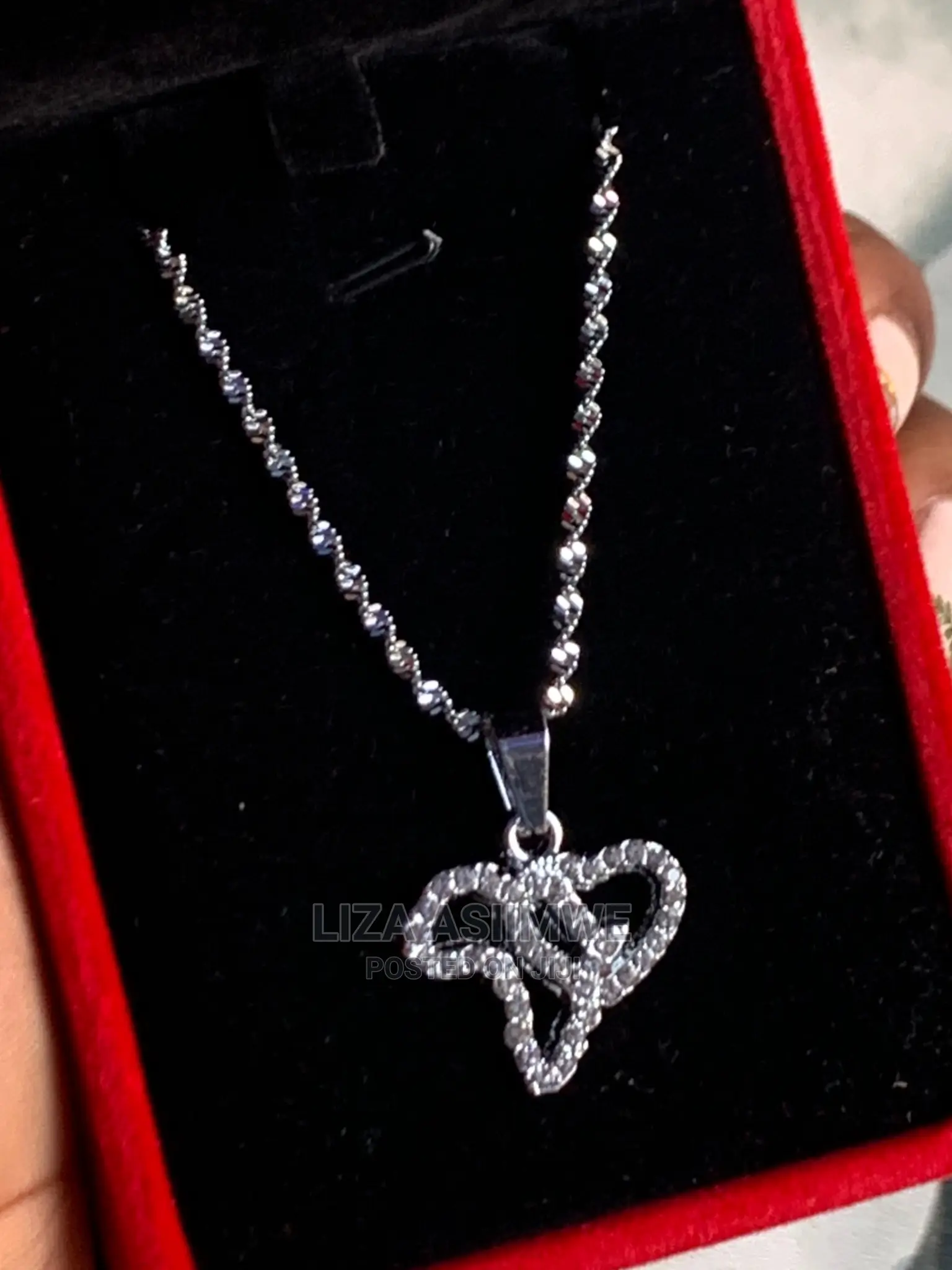 Simple and Elegant Lady’S Necklaces Available