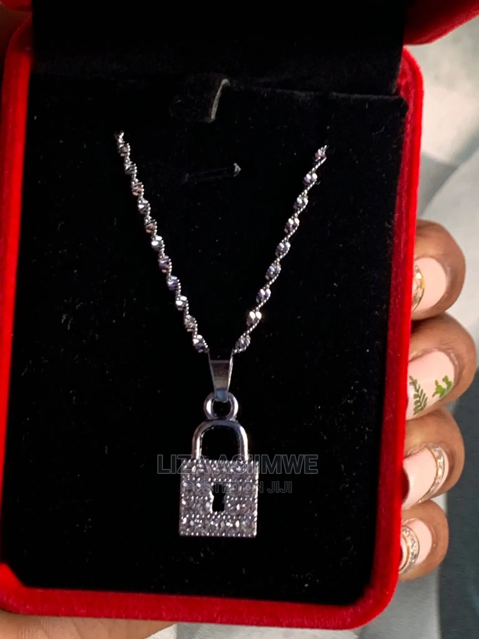 Simple Necklaces Available at a Good and Affordable Price
