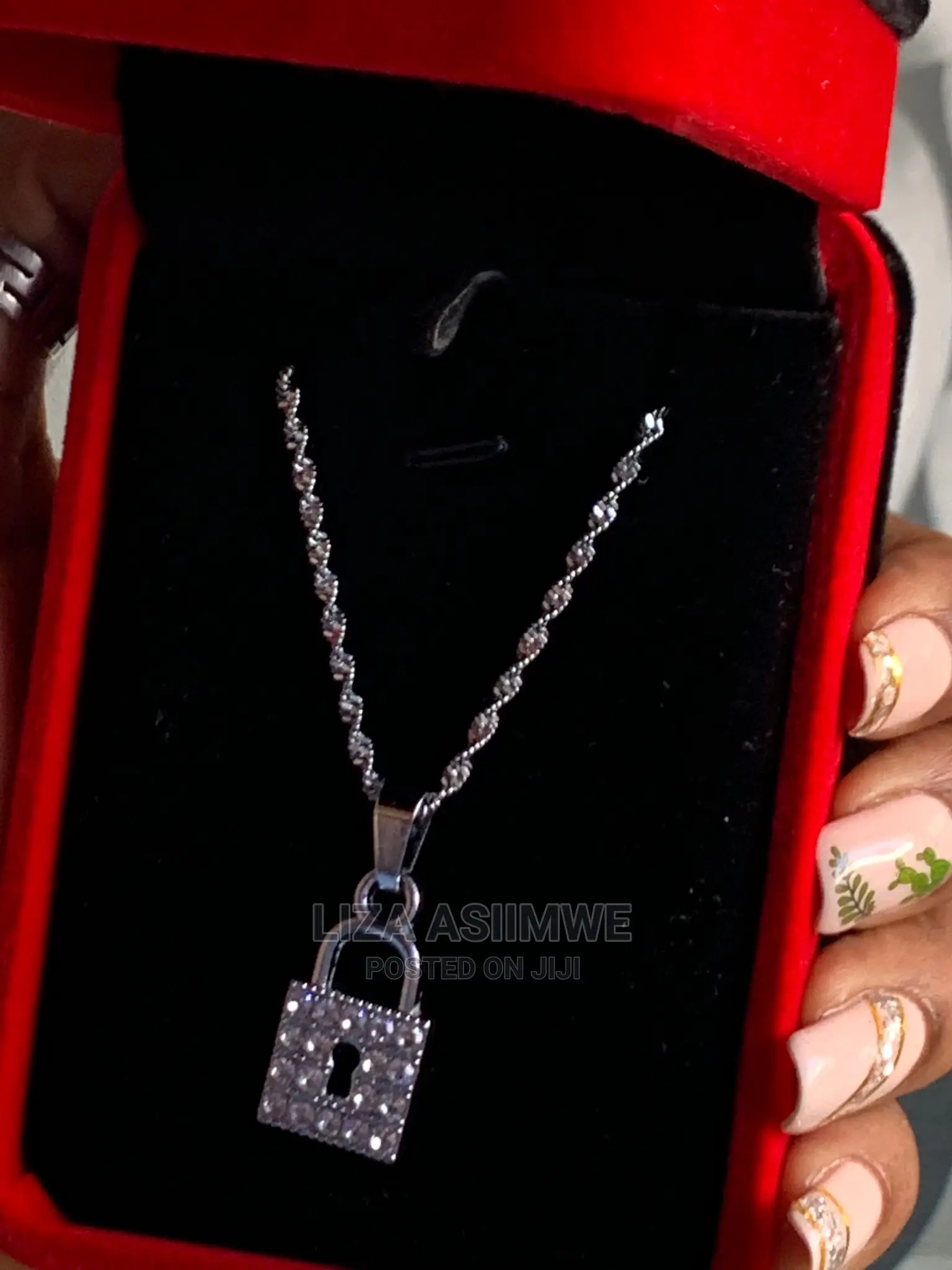 Simple Necklaces Available at a Good and Affordable Price