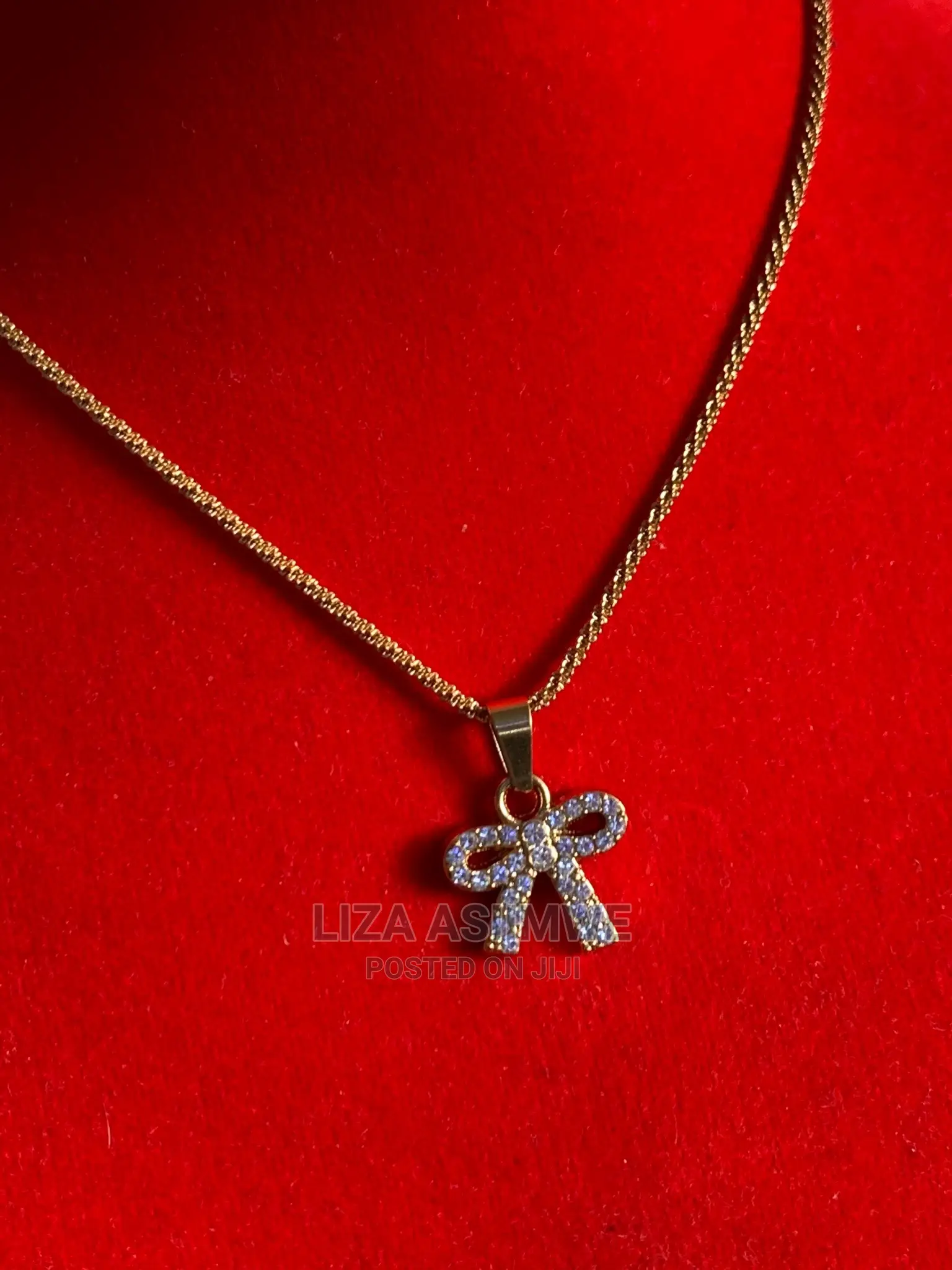 Lady’S Simple and Elegant Necklaces Available