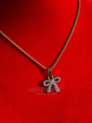 Lady’S Simple and Elegant Necklaces Available