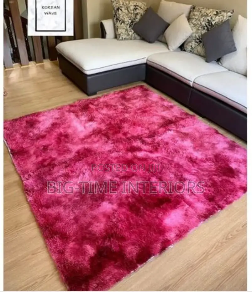 Fluffy Center Carpet (1.5by2 Meters)Maroon