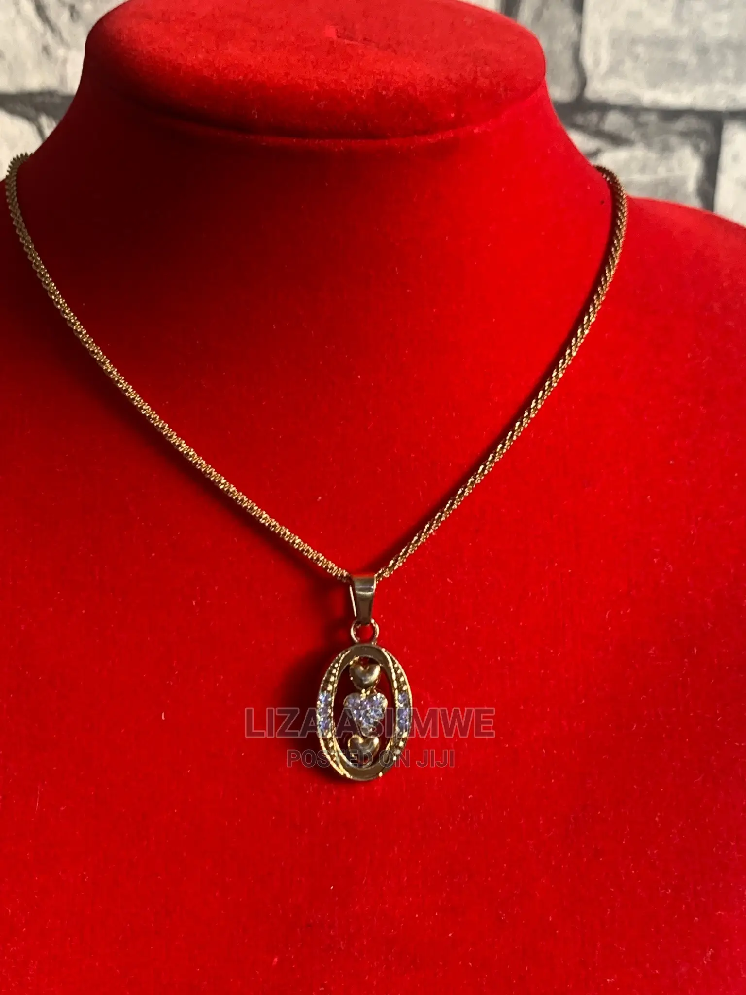 Simple and Elegant Lady’S Necklaces Available