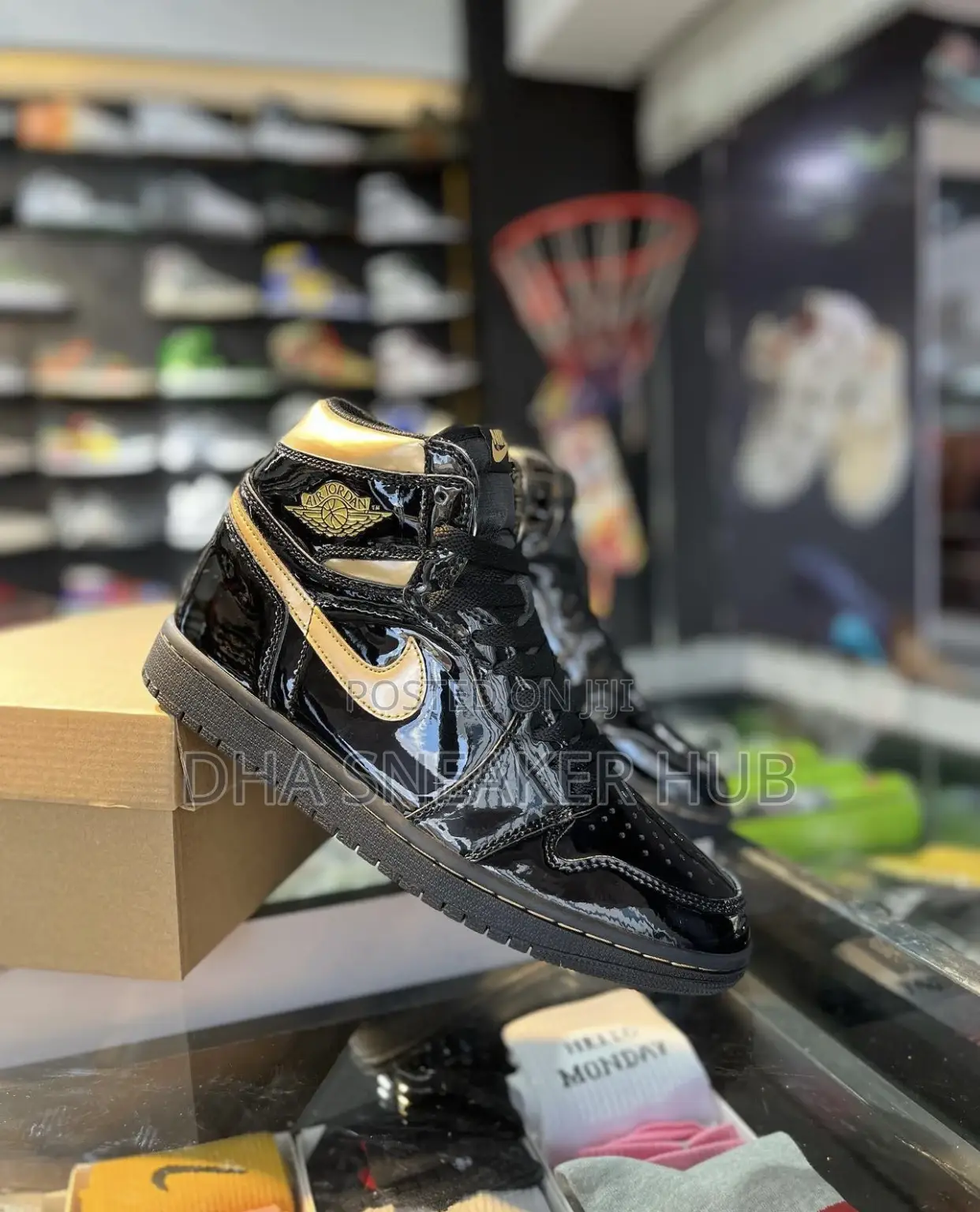 Air Jordan 1 High Black Metallic Gold Patent