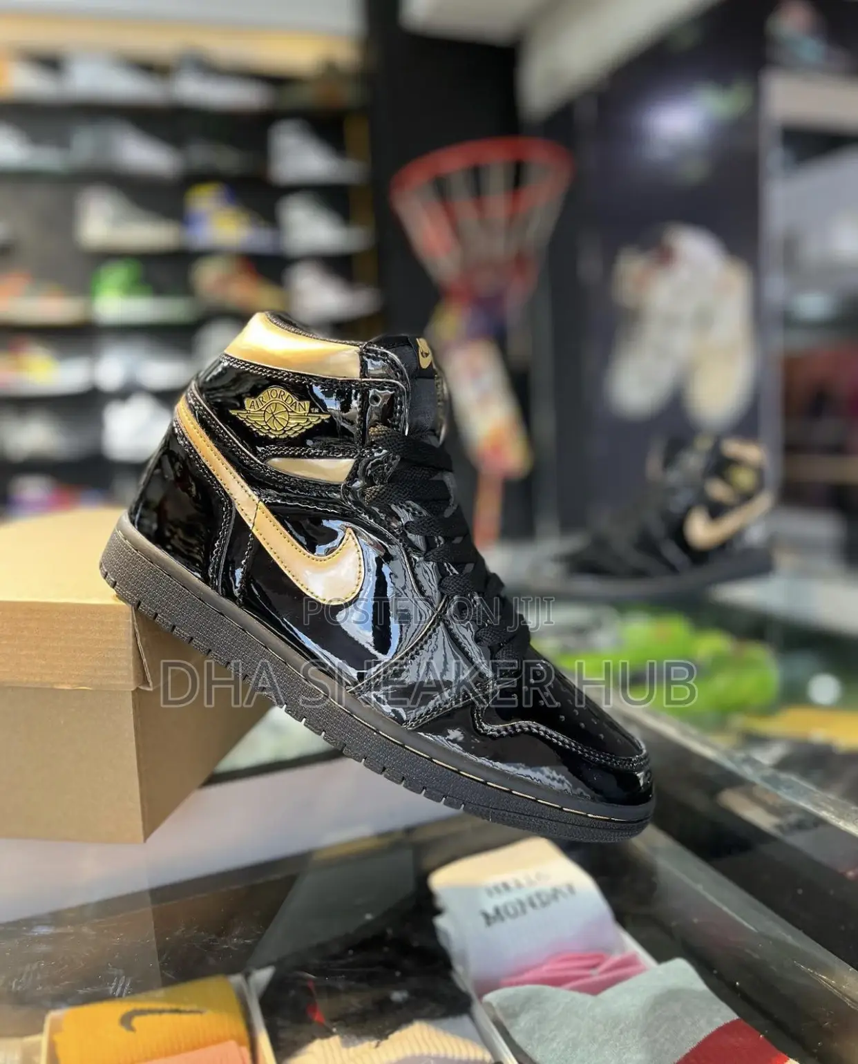 Air Jordan 1 High Black Metallic Gold Patent
