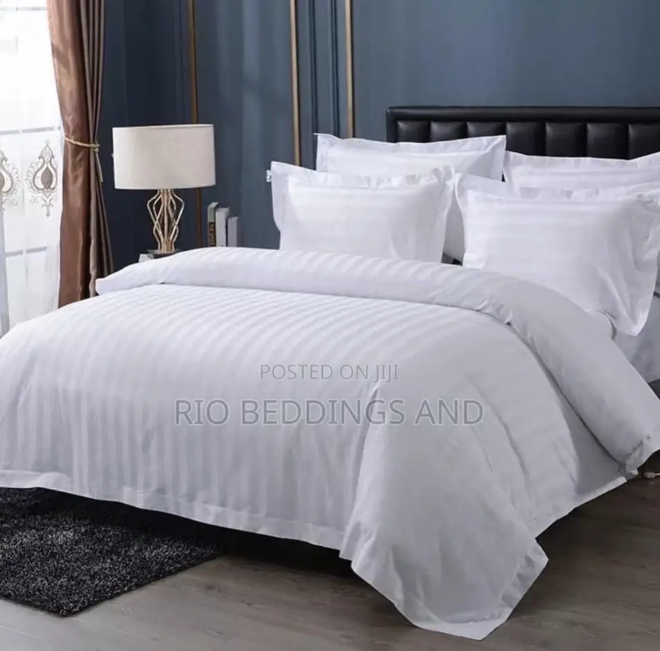 Duvet Cover With Four Pieces