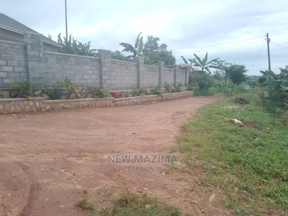 Buloba Nabukalu Titled Plot on Quicksale in Rich Neighbours