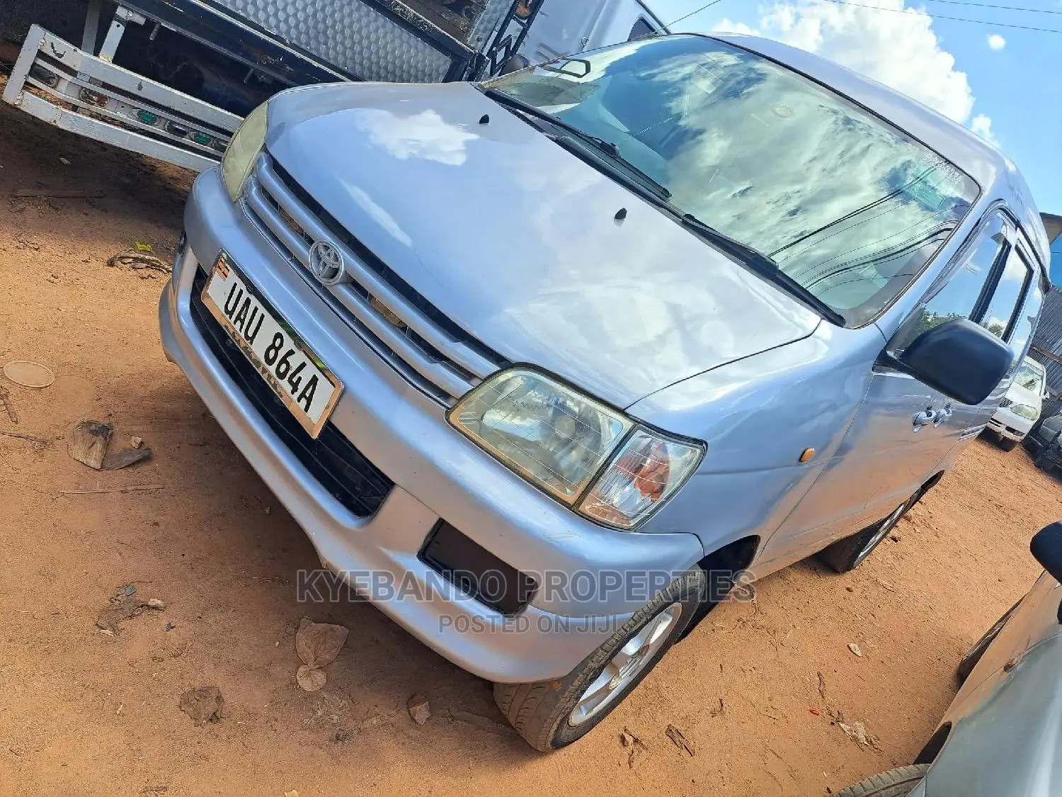 Toyota Noah 2.0 FWD (8 Seater) 2001 Silver