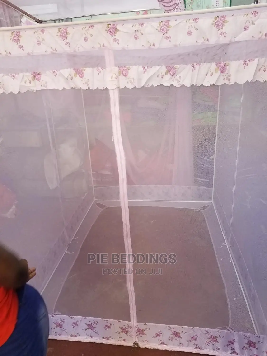 Steel Frame Mosquito Nets That Fit on the Bed