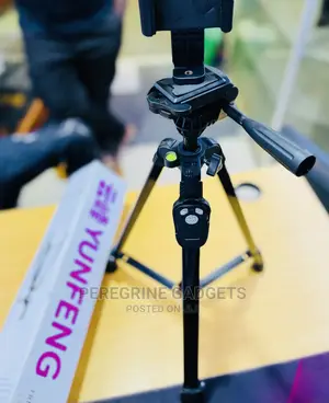 Yunfeng Phone and Camera Tripod Stand With a Remote