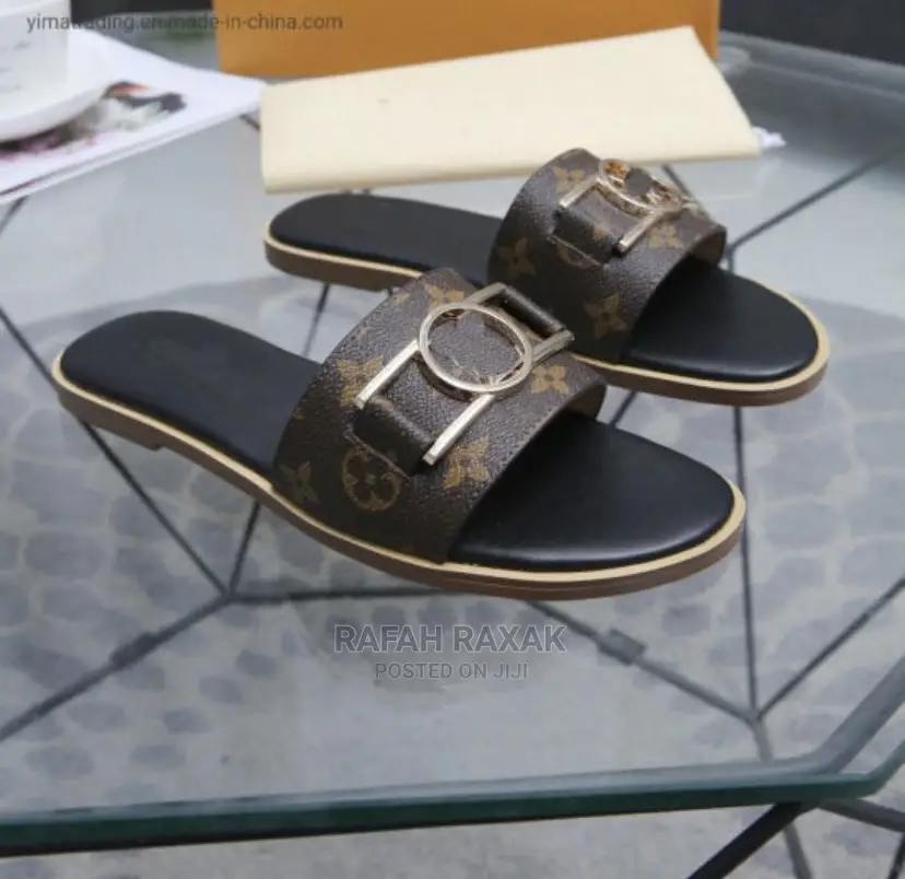 Ladies Classic Louis Vuitton Push In’S