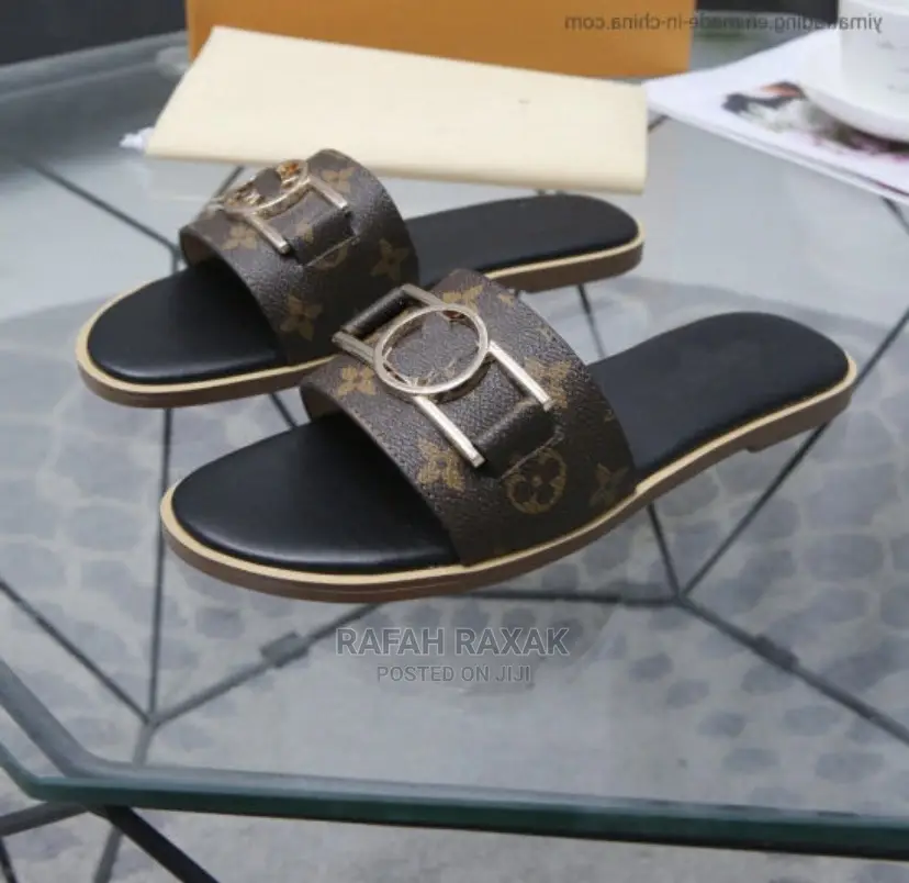 Ladies Classic Louis Vuitton Push In’S