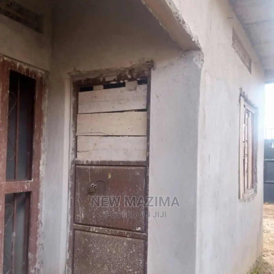 2bdrm House in Kajjansi Ntebe Rd, Central Division for Sale
