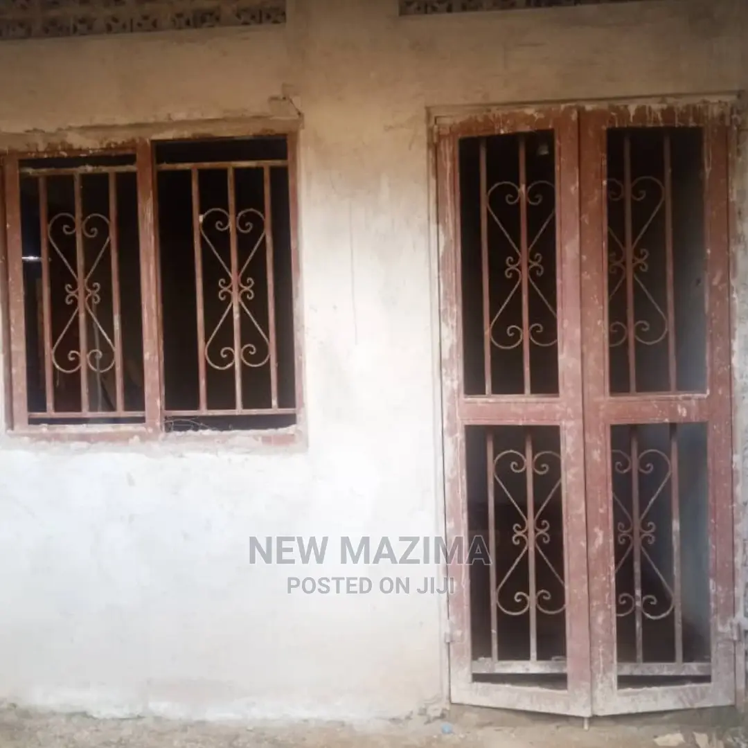 2bdrm House in Kajjansi Ntebe Rd, Central Division for Sale
