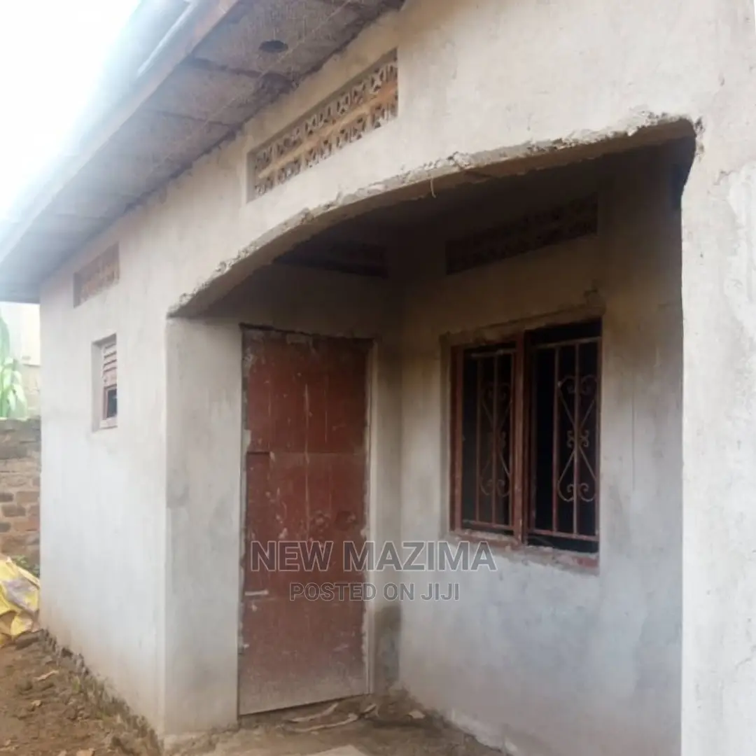 2bdrm House in Kajjansi Ntebe Rd, Central Division for Sale