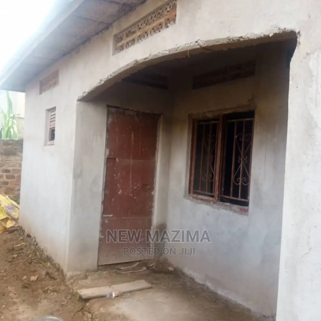 2bdrm House in Kajjansi Ntebe Rd, Central Division for Sale