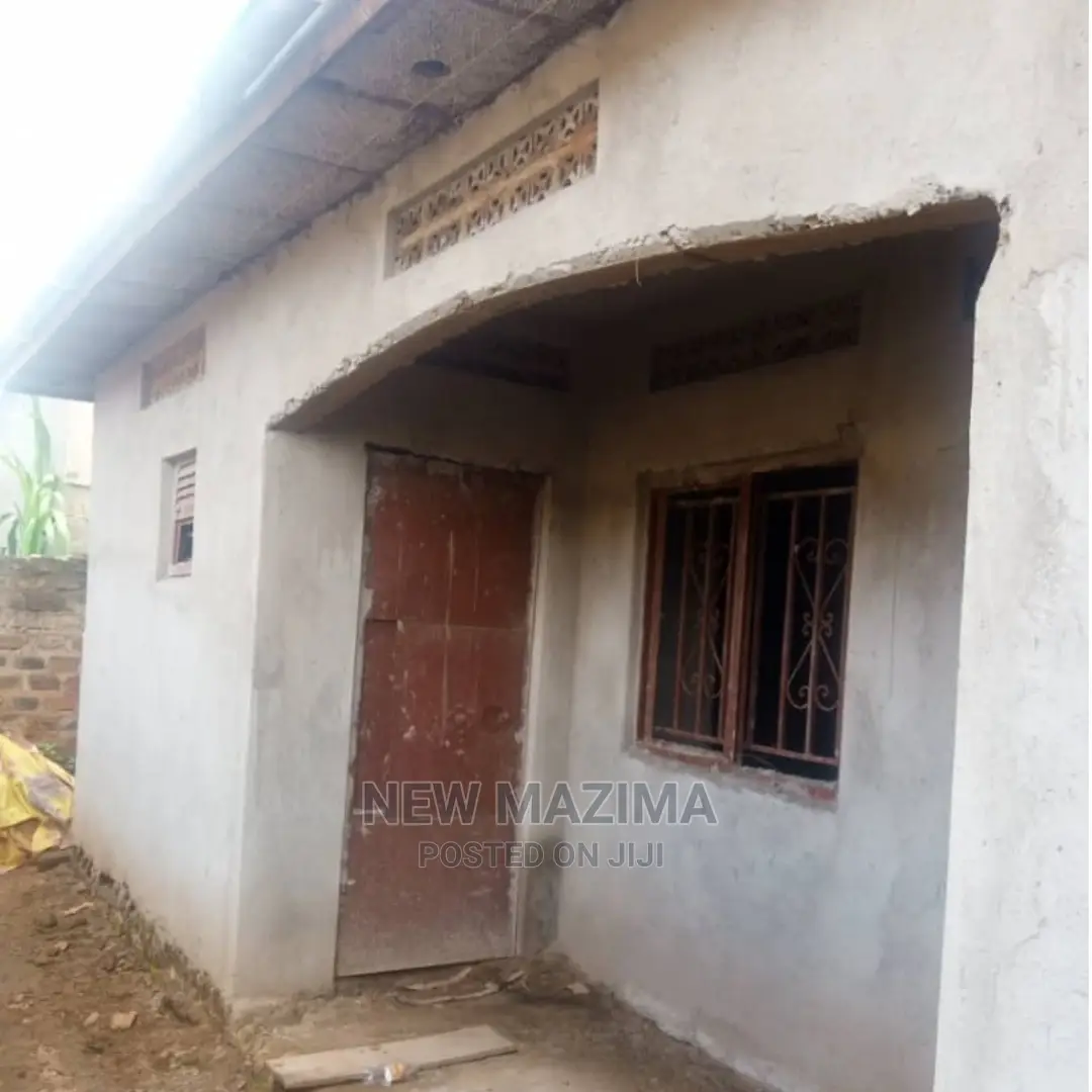 2bdrm House in Kajjansi Ntebe Rd, Central Division for Sale