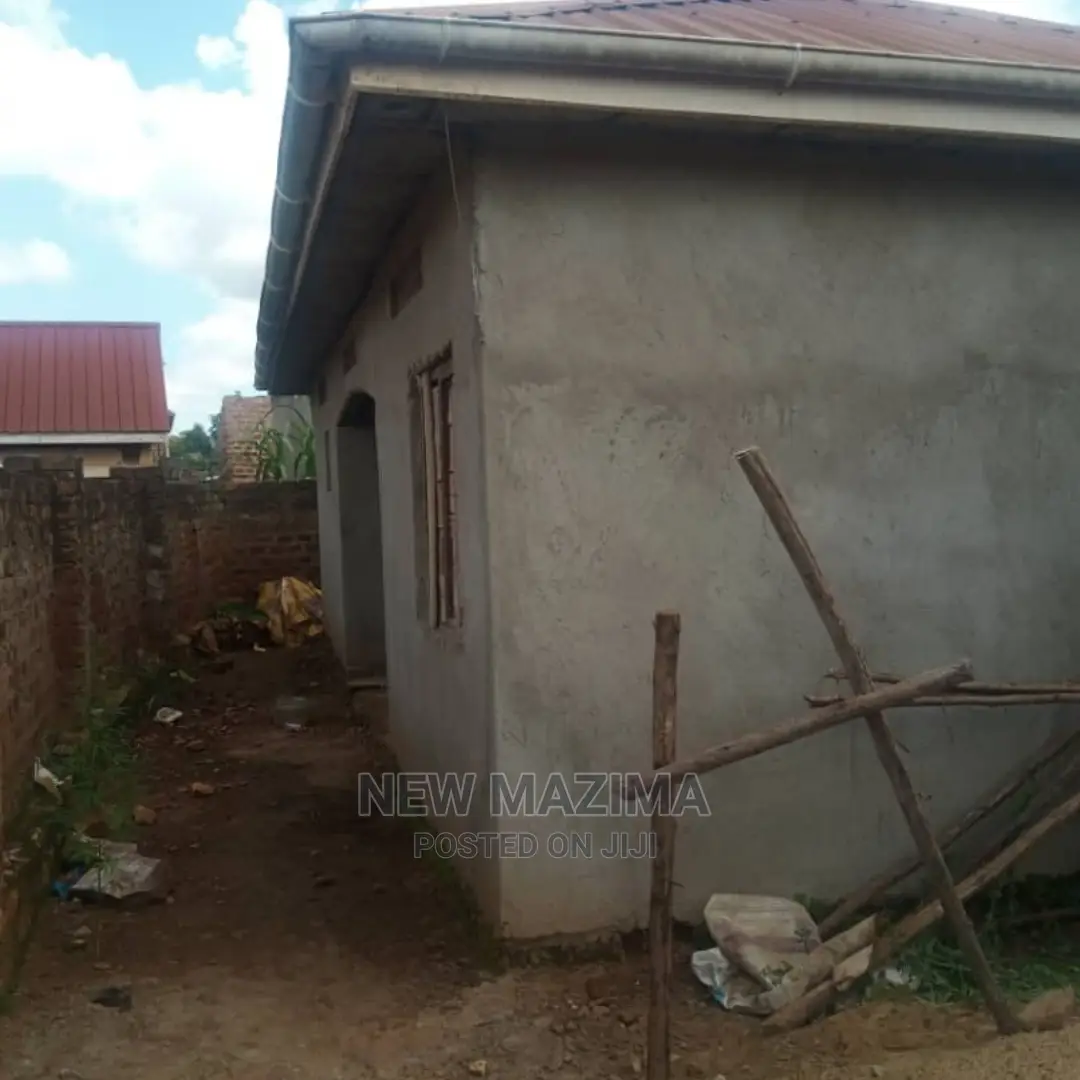 2bdrm House in Kajjansi Ntebe Rd, Central Division for Sale