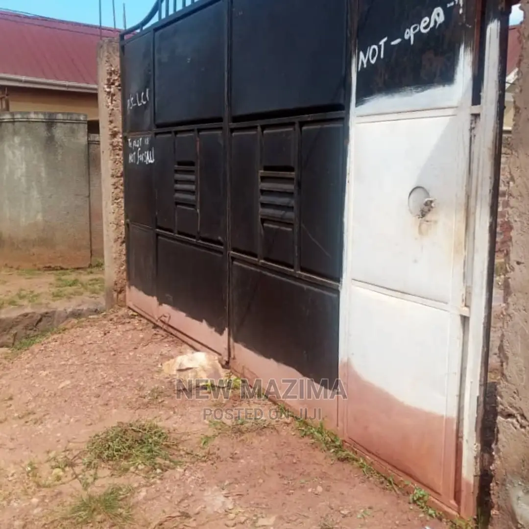 2bdrm House in Kajjansi Ntebe Rd, Central Division for Sale