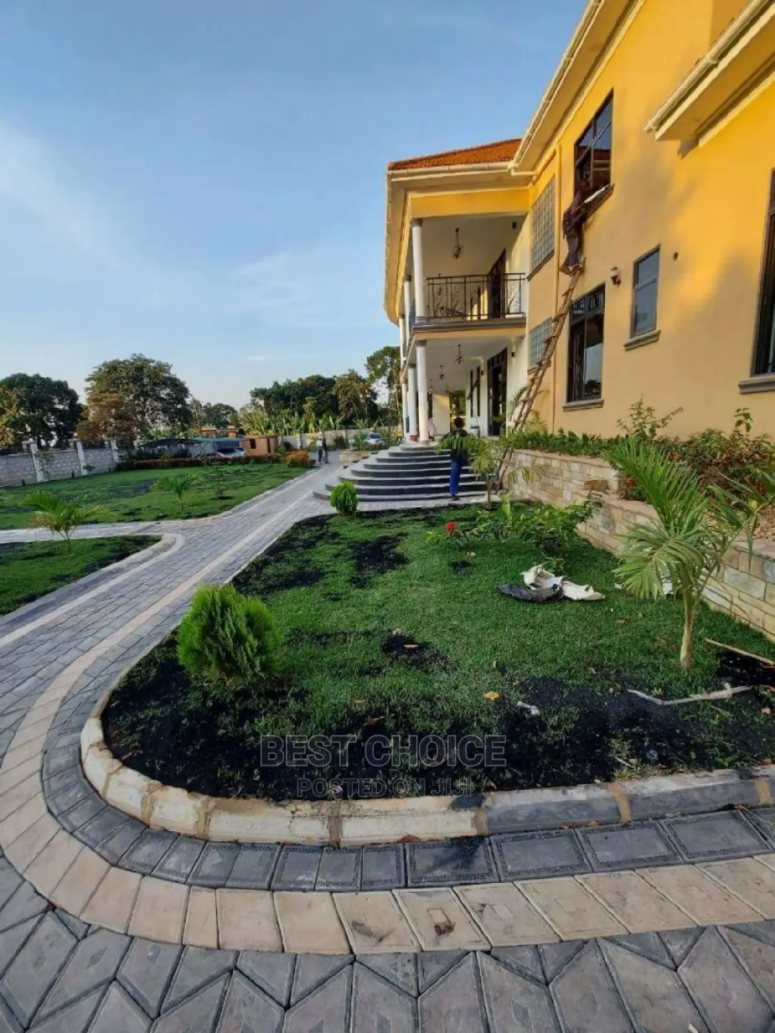 Excellent Paver Laying Walk Ways Compound Designing.