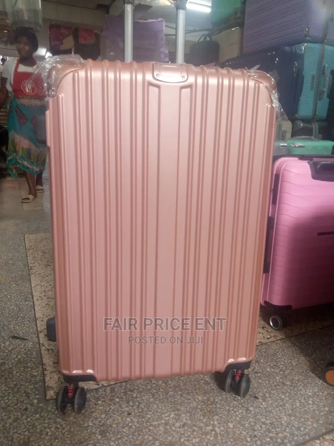 Vip Executive Plastic Suitcases.Meduim.( Gold)