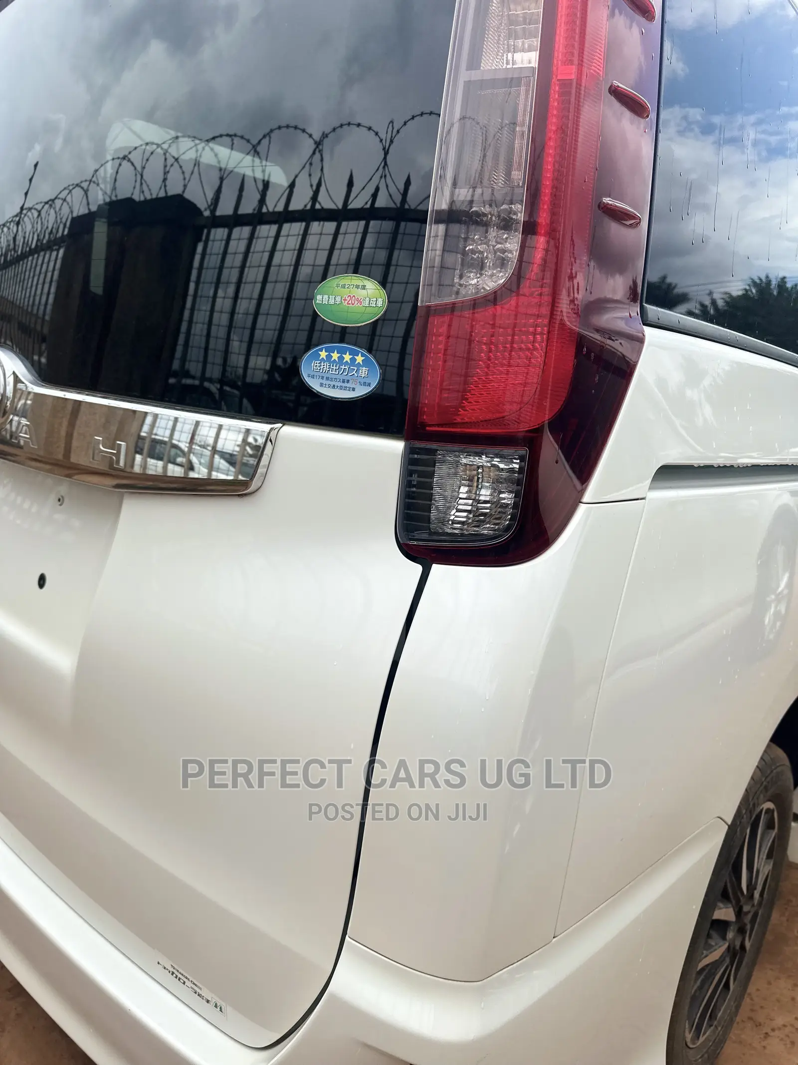Toyota Noah 2.0 AWD (8 Seater) 2015 White