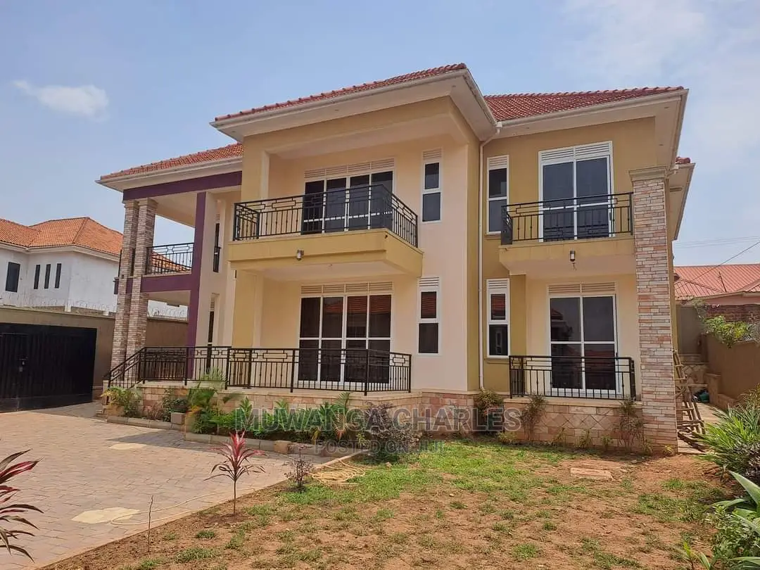 5bdrm Duplex in Fs Properties Ltd, Central Division for Sale