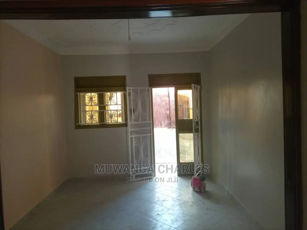 5bdrm Duplex in Fs Properties Ltd, Central Division for Sale