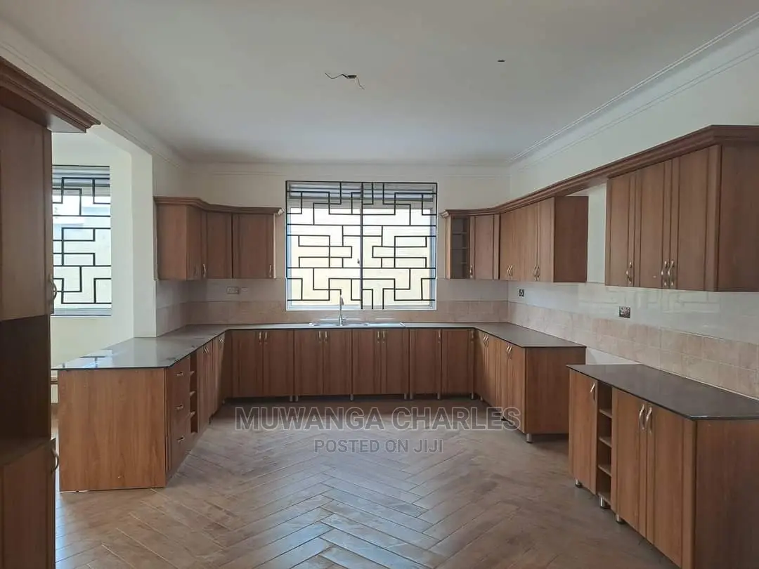 5bdrm Duplex in Fs Properties Ltd, Central Division for Sale