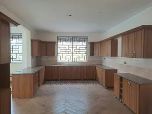5bdrm Duplex in Fs Properties Ltd, Central Division for Sale