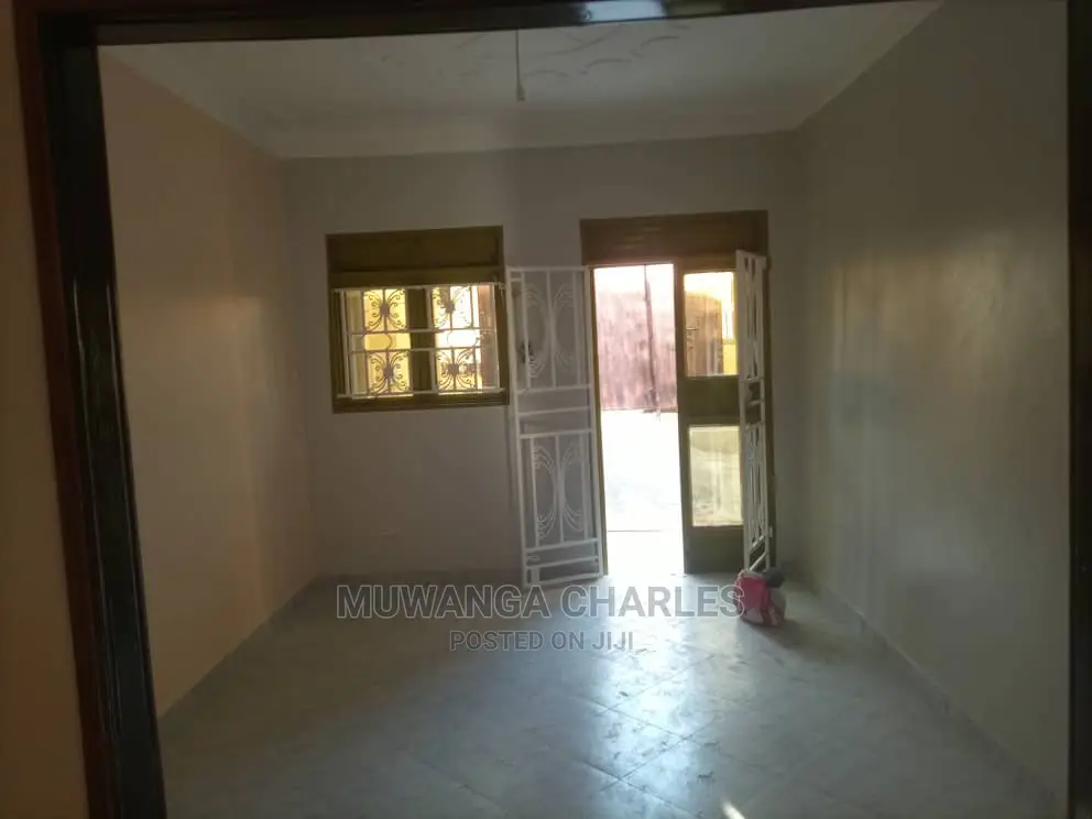 5bdrm Duplex in Fs Properties Ltd, Central Division for Sale