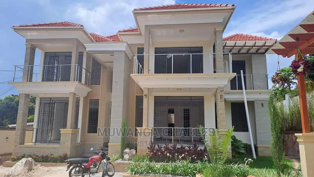 5bdrm Duplex in Fs Properties Ltd, Central Division for Sale