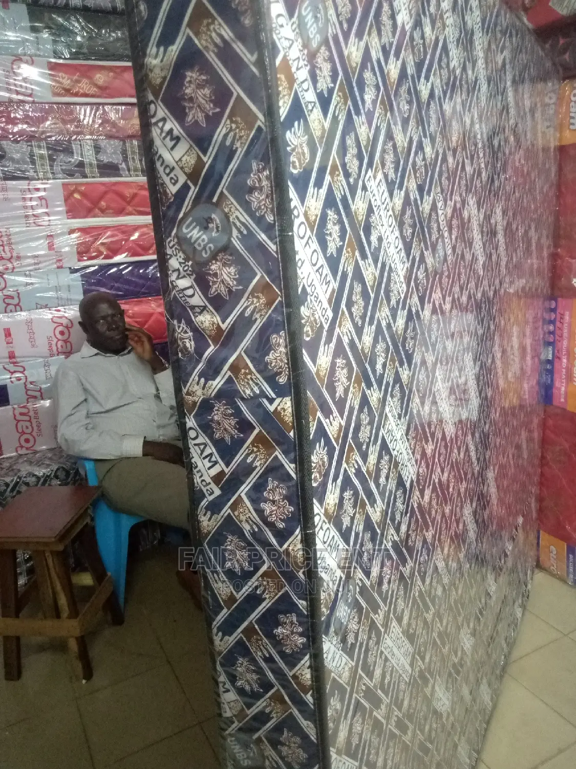 Mattress Sealed Cover.6x6x6inches .( White and Black)