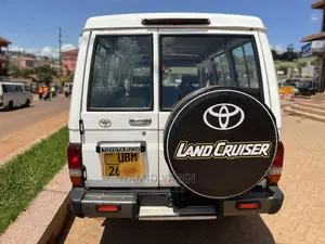 Toyota Land Cruiser 2015 White