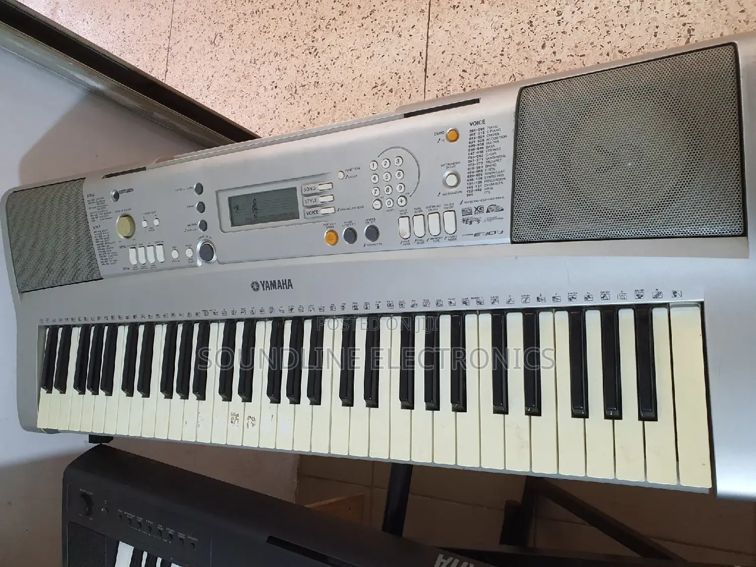 Yamaha Keyboard PSR E303