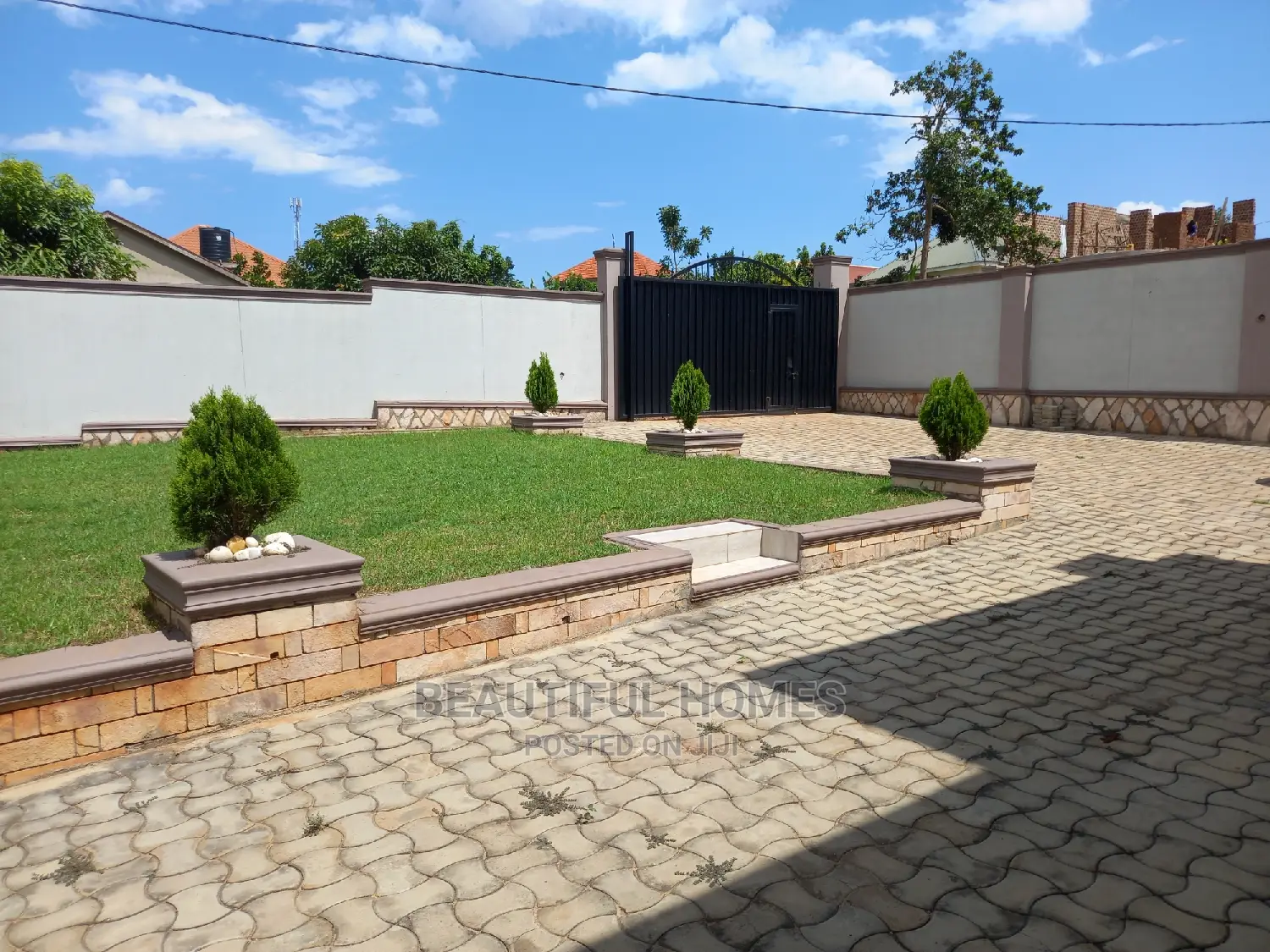 Furnished 4bdrm House in Kira for Sale
