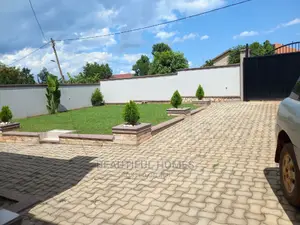 Furnished 4bdrm House in Kira for Sale
