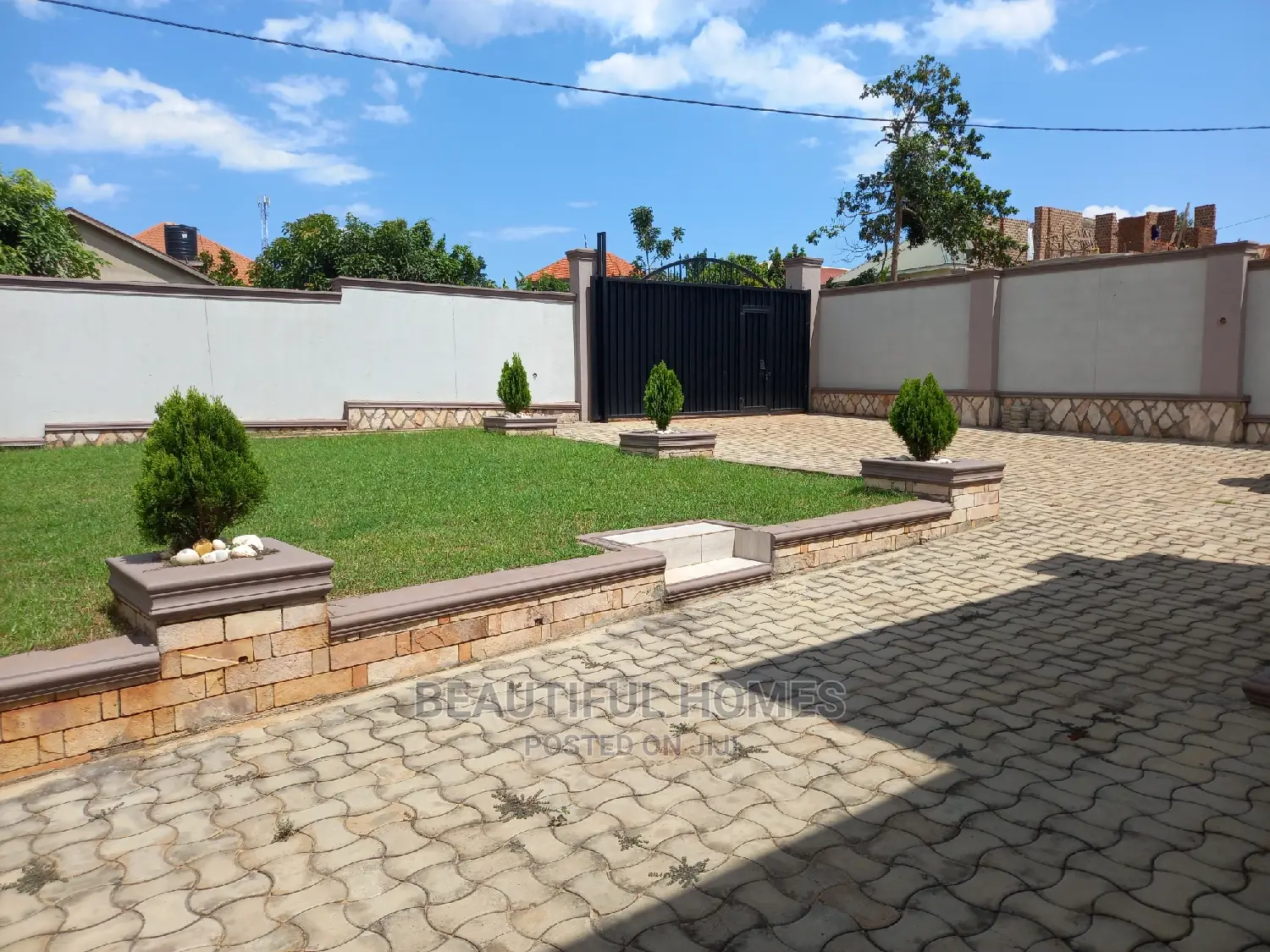 Furnished 4bdrm House in Kira for Sale