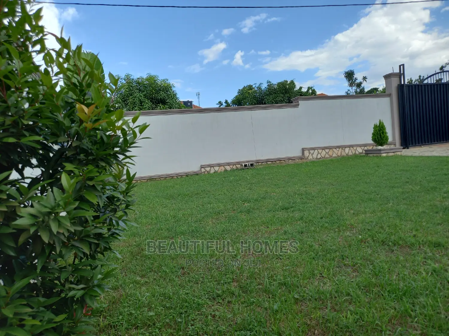Furnished 4bdrm House in Kira for Sale