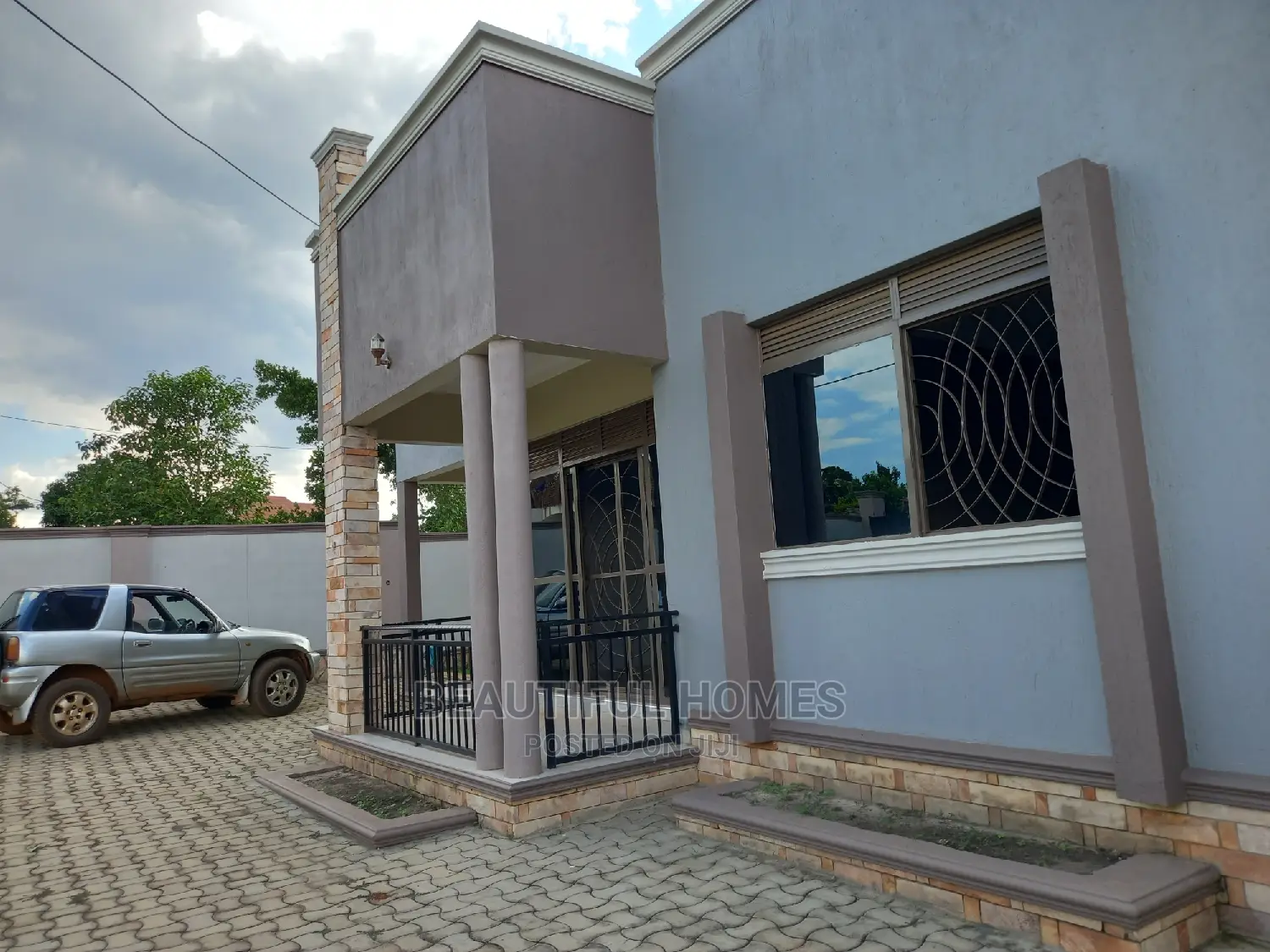 Furnished 4bdrm House in Kira for Sale