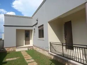 Furnished 4bdrm House in Kira for Sale