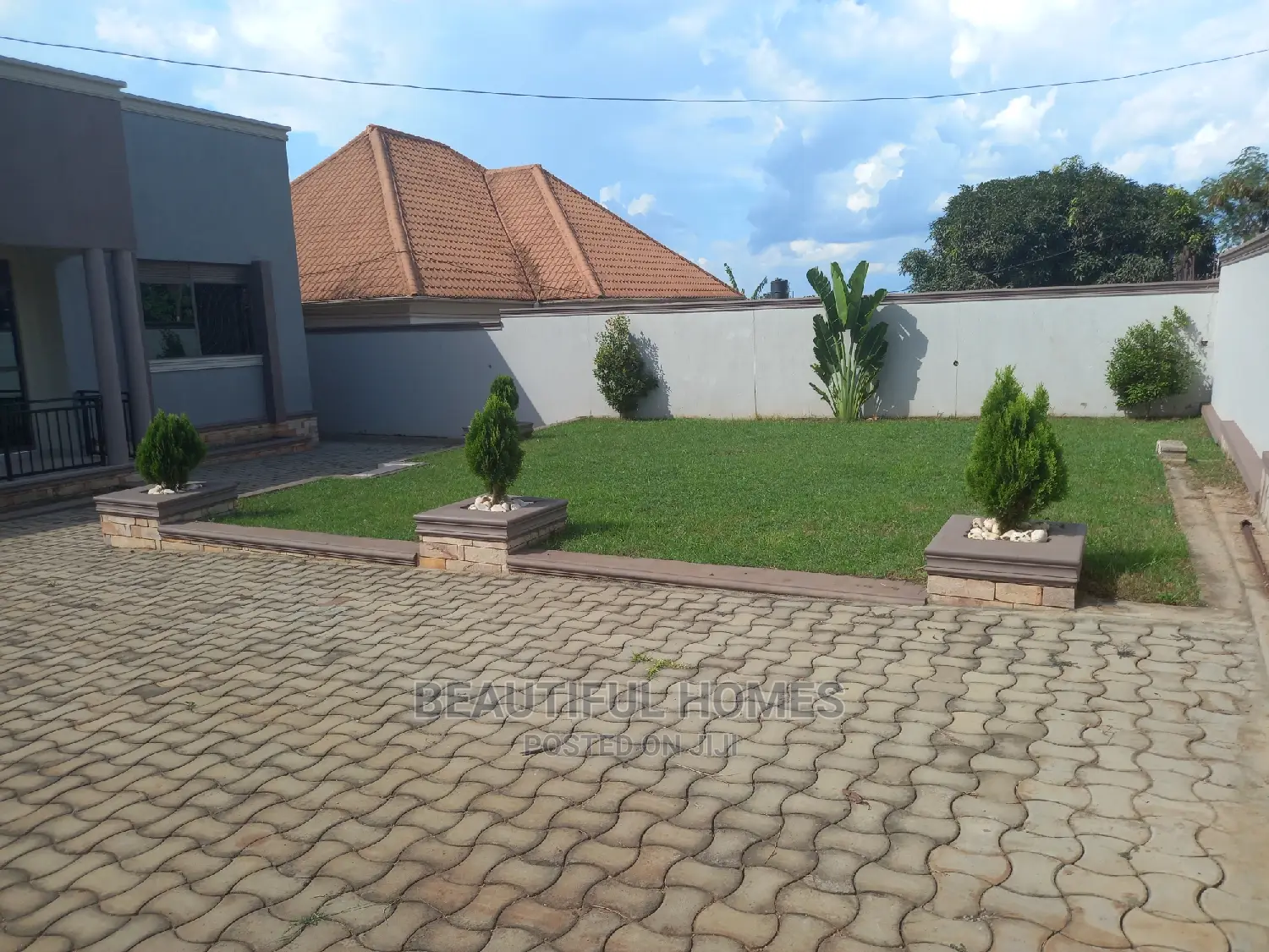 Furnished 4bdrm Bungalow in Kira for Sale