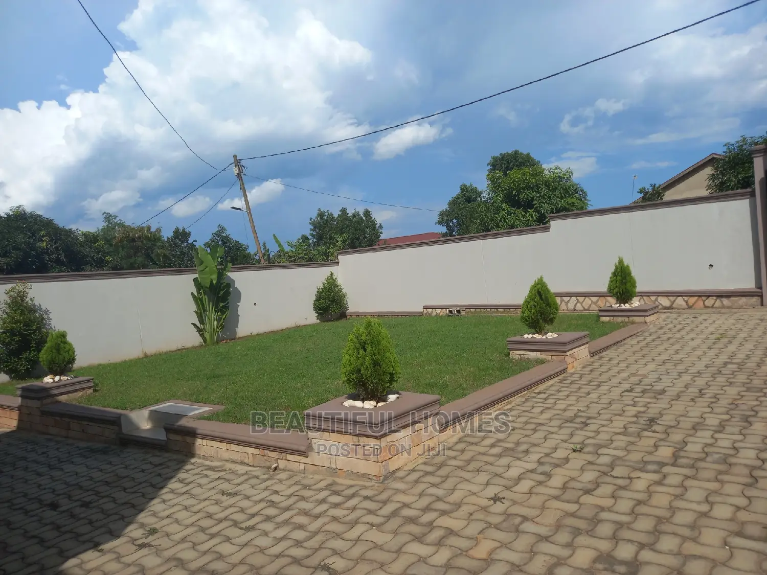 Furnished 4bdrm Bungalow in Kira for Sale